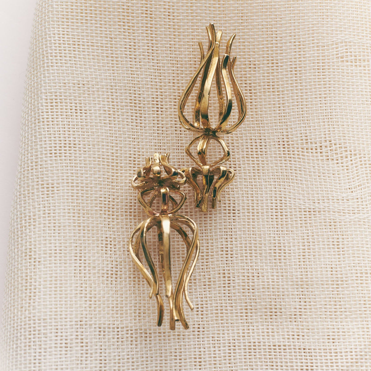 Trias Sangkar Brooch